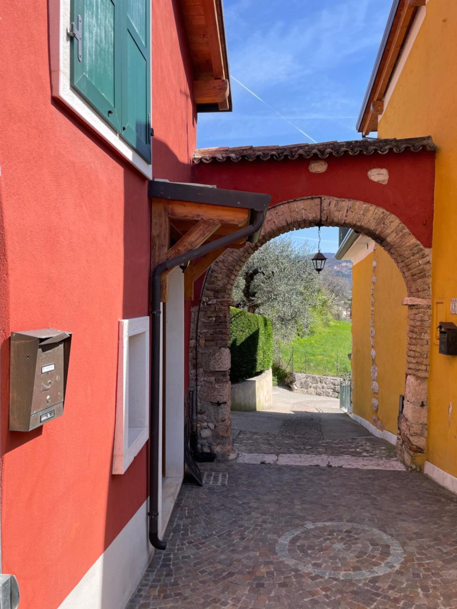Relais Fontana Rosa B&B Wellness Caprino Veronese Esterno foto