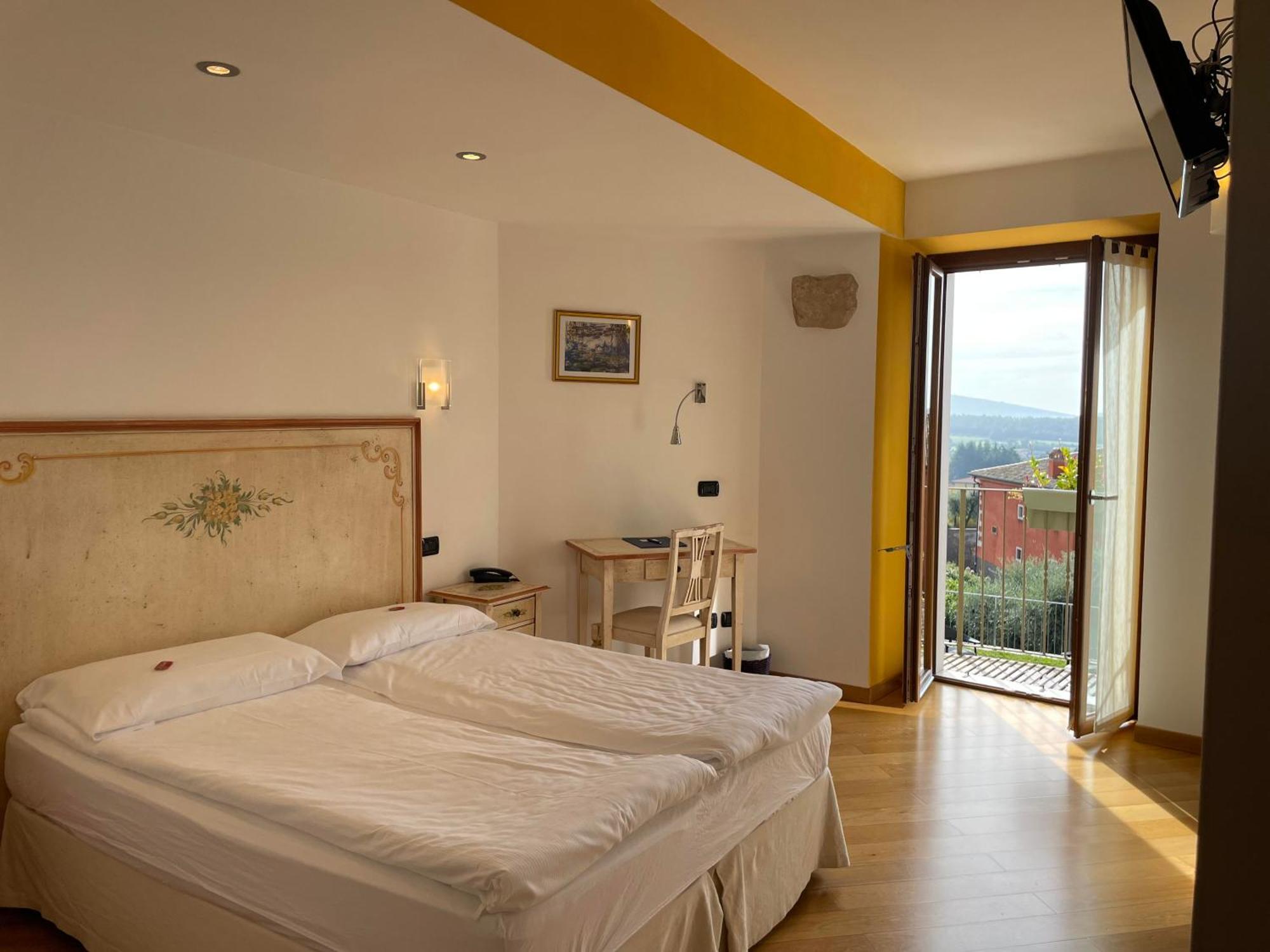Relais Fontana Rosa B&B Wellness Caprino Veronese Esterno foto