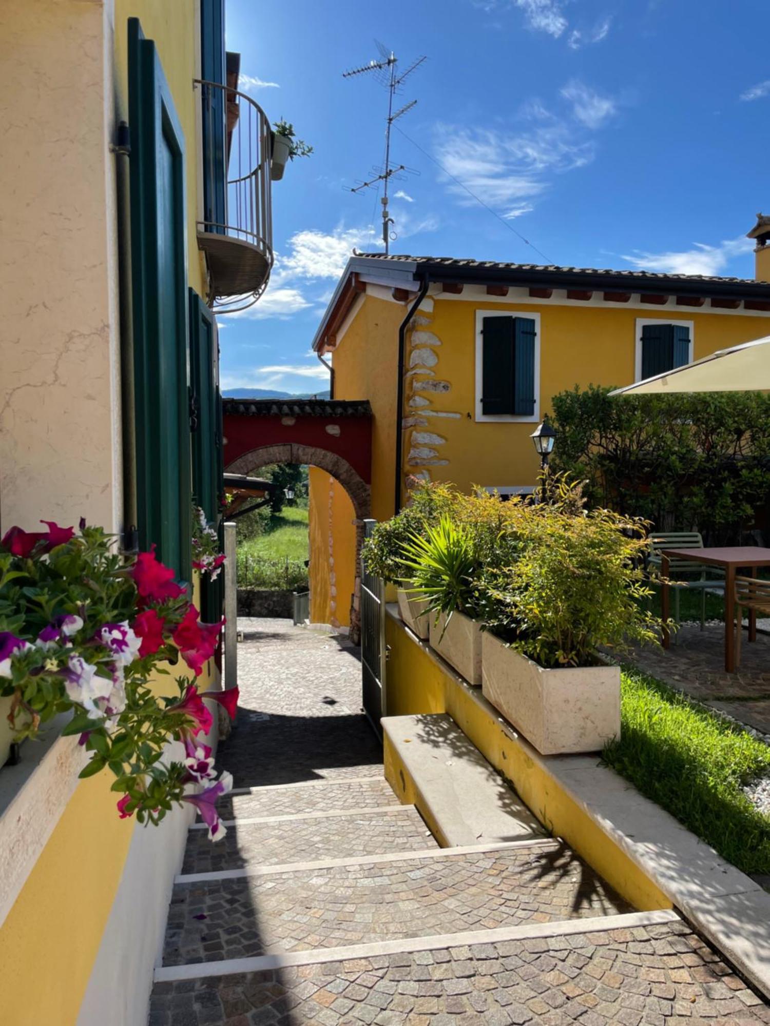 Relais Fontana Rosa B&B Wellness Caprino Veronese Esterno foto